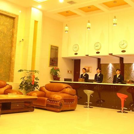 Jinkailai Business Hotel Qingdao Beer Street ภายนอก รูปภาพ